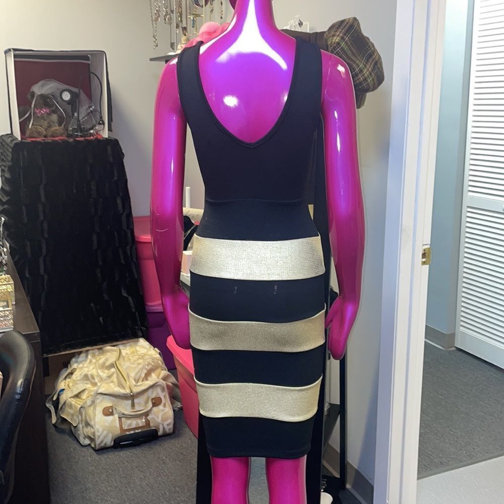 Privately privileged midi dress - Picture 5 of 8